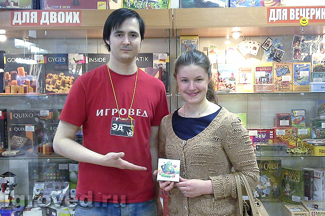 Вручение настольной игры Гоббит победительнице акции 21-30 апреля 2014, магазин Игровед у метро Гостиный двор (Спб) Вручение настольной игры Гоббит победительнице акции 21-30 апреля 2014, магазин Игровед у метро Гостиный двор (Спб)