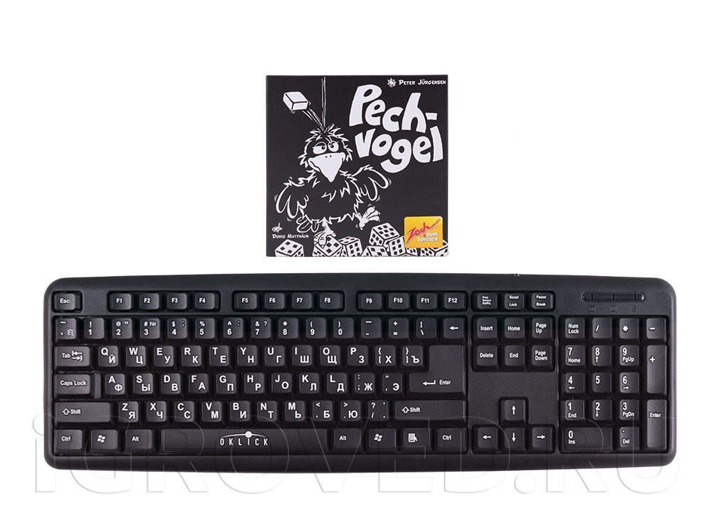 Коробка настольной игры Чёрный Ворон (Pechvogel) в сравнении с клавиатурой