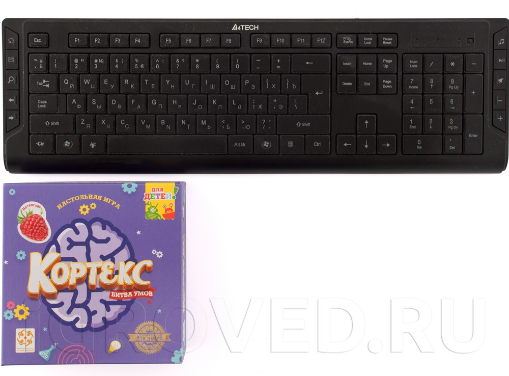 Коробка настольной игры Кортекс для детей по сравнению с клавиатурой