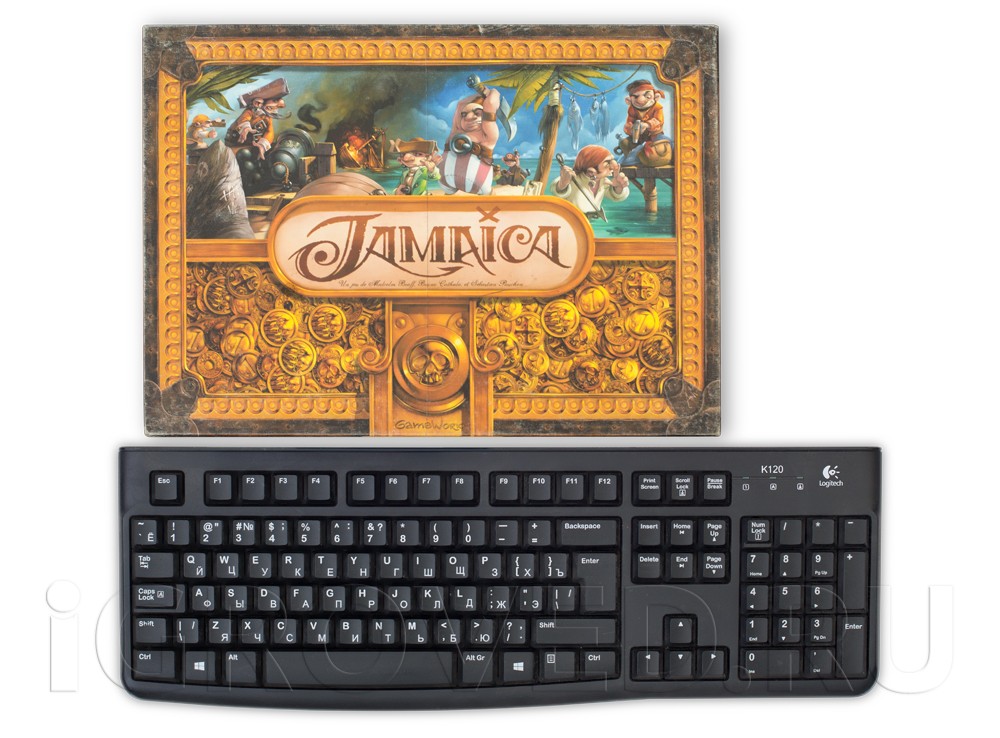 Коробка настольной игры Ямайка (Jamaica) в сравнении с клавиатурой