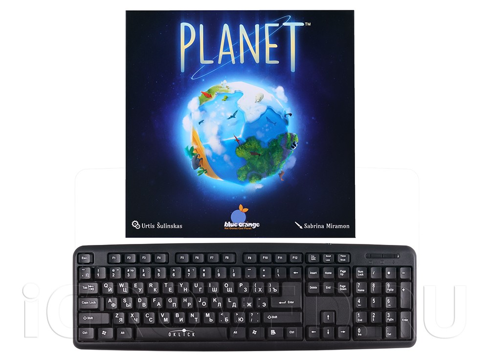 Коробка настольной игры Планета (Planet) в сравнении с клавиатурой