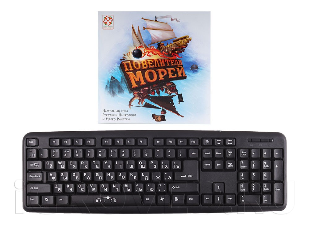 Коробка настольной игры Повелители морей в сравнении с клавиатурой 
