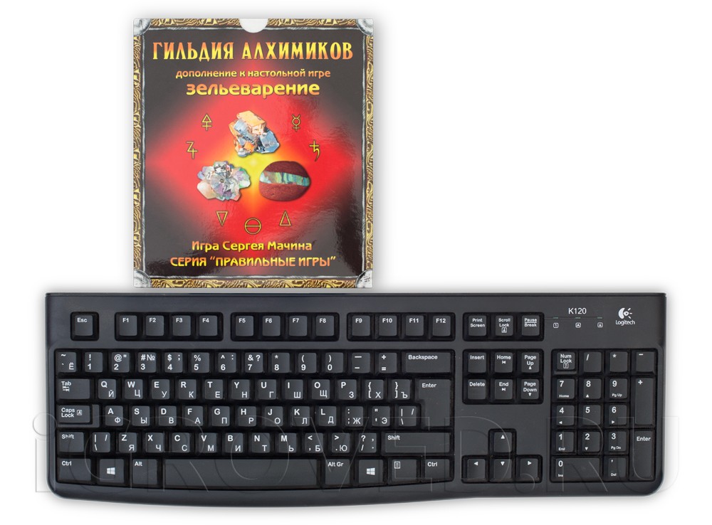 Коробка настольной игры Зельеварение. Гильдия алхимиков в сравнении с клавиатурой