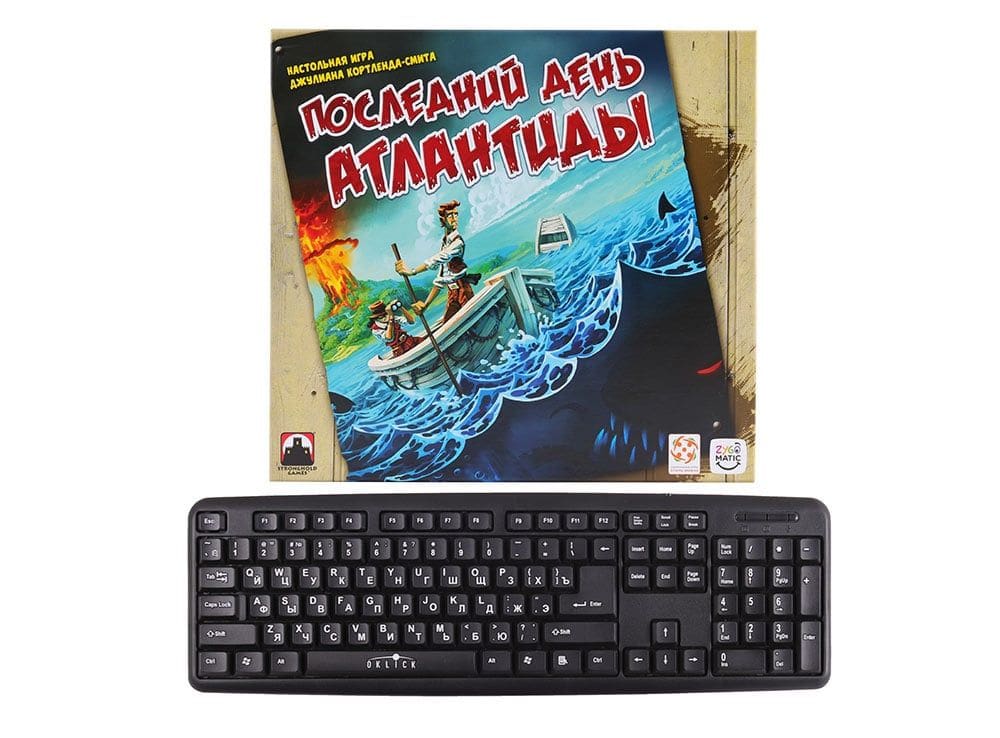  Коробка настольной игры Последний день Атлантиды в сравнении с клавиатурой