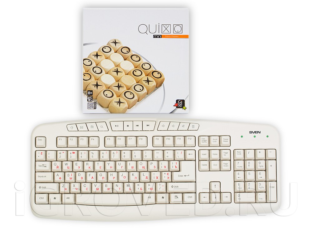 Коробка настольной игры Квиксо Мини (Quixo Mini) в сравнении с клавиатурой